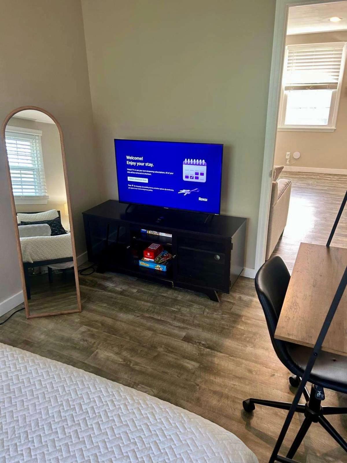 Sleeps 6-full Kitchen-4 Beds-big Couch-officespace * Nashville