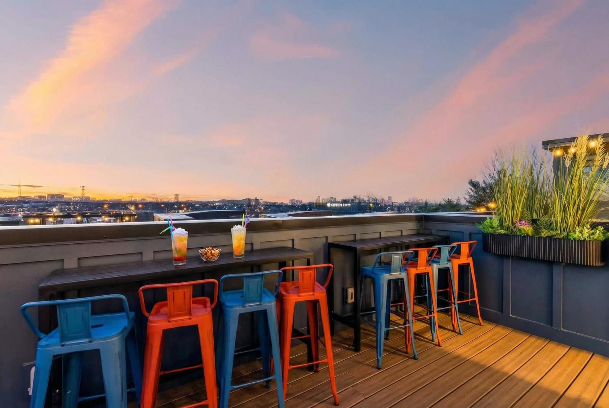 Holiday home Hot Tub Poker Pool Table & Rooftop Mls View Nashville