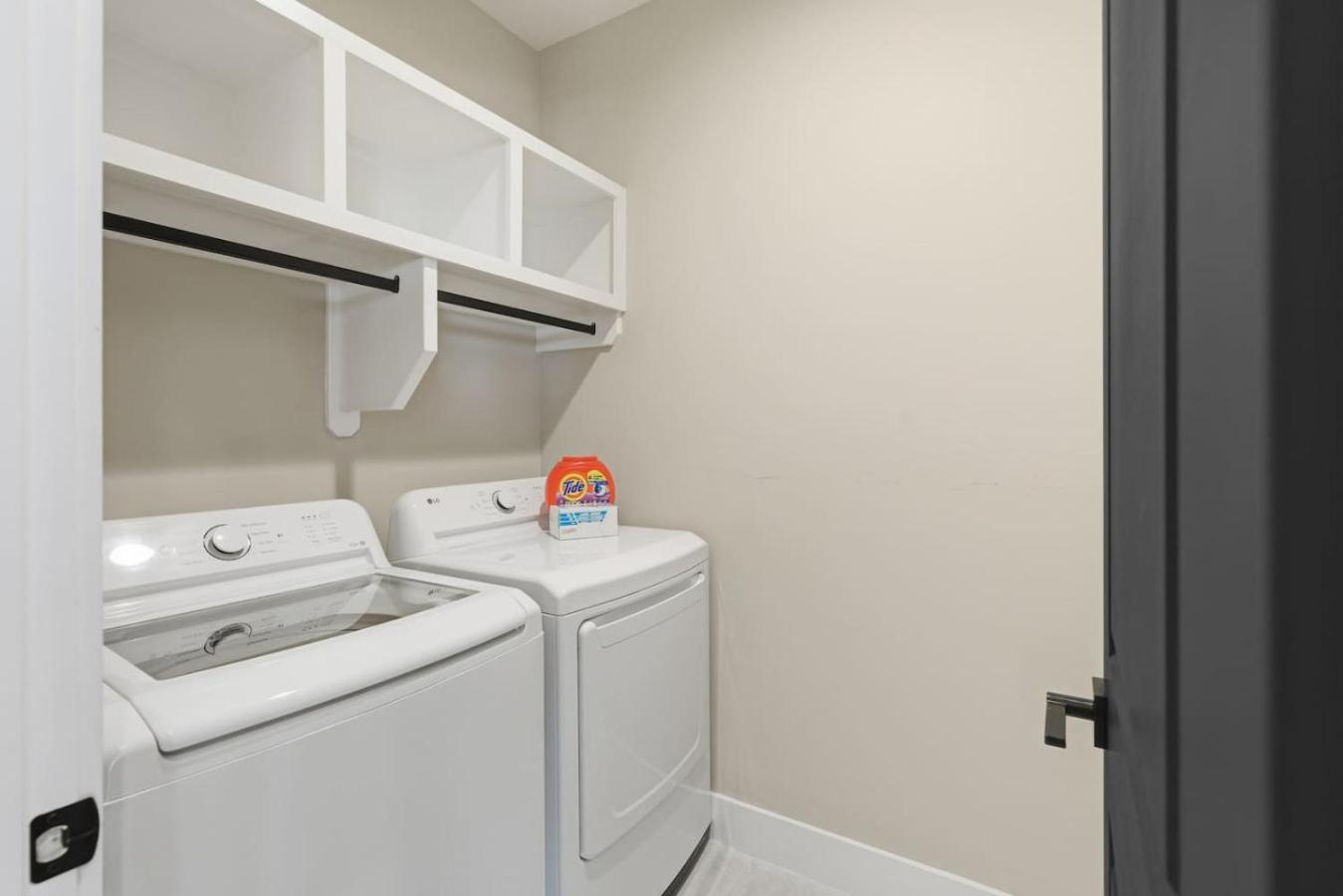 View With Hottub Rooftop Arcade Game And Parking