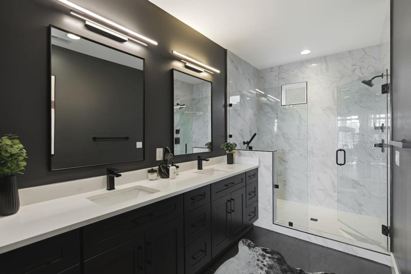 View With Hottub Rooftop Arcade Game And Parking *