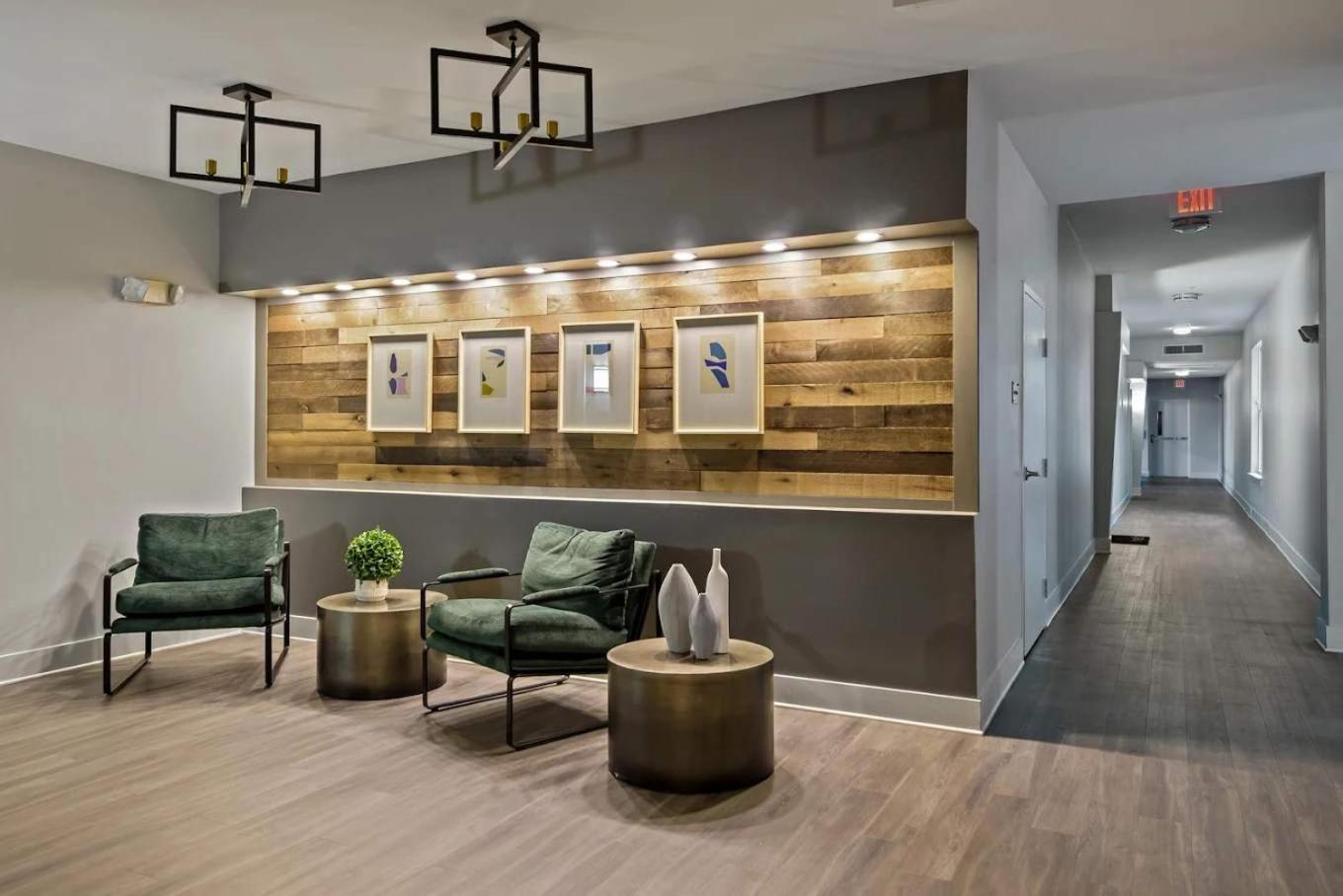 Apartment Boulevard Midtown 1br Pool Gym Parking 01