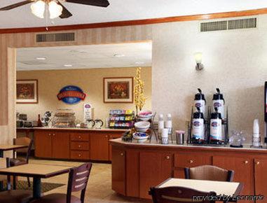 Hotel Baymont By Wyndham Airport 2*