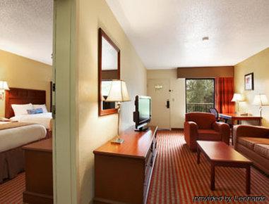 Hotel Baymont By Wyndham Airport