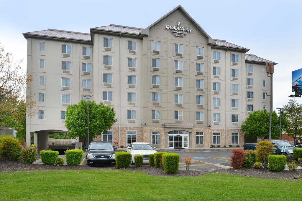 Hotel Country & By Radisson Airport Tn
