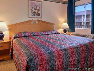 Hotel Red Lion & Airport 2*