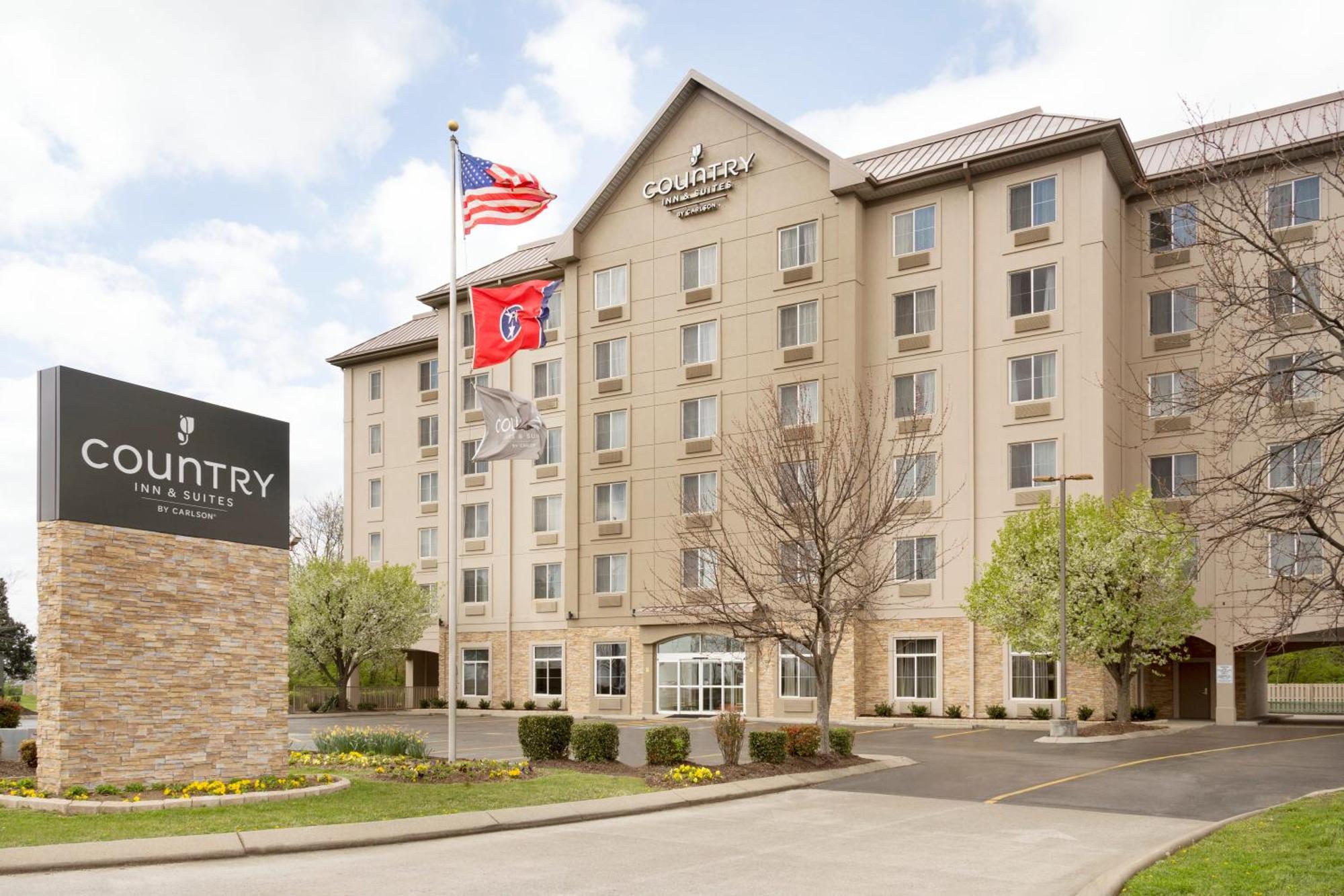 Country & By Radisson Airport Tn Hotel 4*