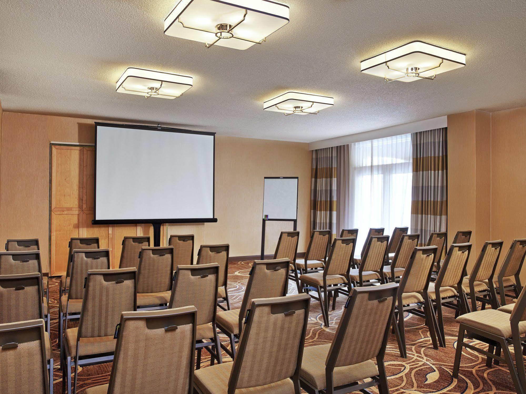 Hotel Sheraton Music Airport