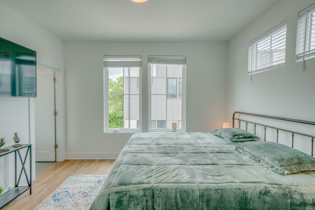 2 Rooftops Movie Theater 20 Guests - Luxury Downtown Views 2 Miles From Broadway Holiday home