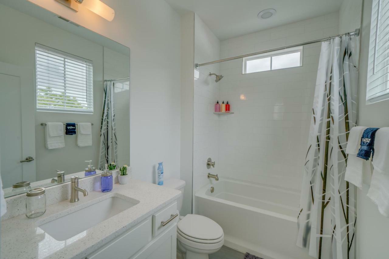 Holiday home 2 Rooftops Movie Theater 20 Guests - Luxury Downtown Views 2 Miles From Broadway