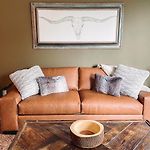 Cozy Cabin - 2 Miles To Broadway & Free Parking