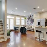 West End Townhome With 2 En-Suites And Free Private Parking