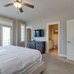 Music Row Luxury Suites - Two King Bedrooms - Private Garage & Ensuite Baths