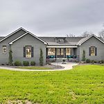 Beautiful Nashville Home Near Downtown W/ Hot Tub!