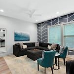 Rooftop Skyline View - Karaoke Stage - 4 Bedroom