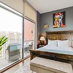 Longterm Stay Just Across The River From Downtown- Fully Equipped For Long Term Stay