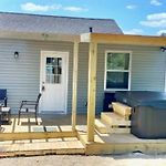 Hot Tub Getaway Close To Downtown!
