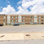 Modern Comfort Condo Only 2 Mile To Downtown Broadway