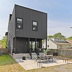 Huge Rooftop Patio At This Stunning Spacious House