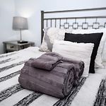 Elegant 3 Bedroom Apt With Free Parking And Balcony