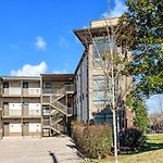 Walk To Vanderbilt And Belmont - Shuffle Board And Free Parking