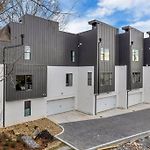 Instagrammable Home W/ Rooftop Deck, 3 Bdrm Suites