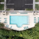 Walk To Broadway Riverfront Condo With Pool