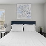 Lovely 1 Bedroom Apartment Located In Greenhills.