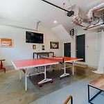 Carrie Underwood\'S East Side Rooftop Game Room