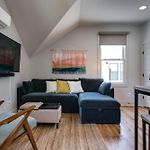 Modern East Nashville Gem, Walk To Local Favorites, Cozy Den, Workspace & Smart Tvs, Fully Equipped Kitchen, Garage & Fast Wifi, Near Mas Tacos, Rosepepper & Five Points, 10 Min To Broadway & Nissan Stadium, 24 Hr Hospitality