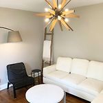 Hangout House Play, Work, And Visit