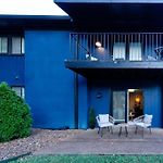 Bright & Cozy 2Br Family Suite Sleeps 6 With Private Balcony And Optional Parking Near Centennial Park & Broadway