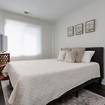 Modern Townhome, Large Game Room With Ping Pong, 10Min To Downtown! Sleeps 10!