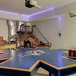 Modern Townhome, Large Game Room With Ping Pong, 10Min To Downtown! Sleeps 10!