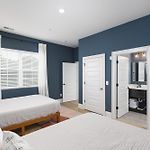 Stunning Spacious Condo Near Restaurants & Coffee