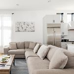 Extra Spacious 4 Bed / 4.5 Bath Music Row Home
