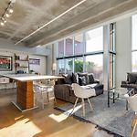 Artsy Chic 1Br Condo 30Day Min With Wifi Ac Parking Tv Furnished Rooftop