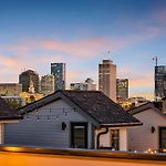 Luxury Townhouse With Rooftop Deck Less Than 10 Mins To Downtown