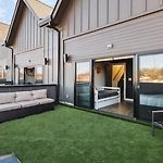 Rooftop Deck Patio And Garage Walk To Restaurants Coffee Brewery