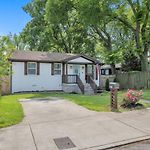 Single Story Pet Friendly Home, With Fenced Yard, Fire Pit, 5Min To Downtown!!