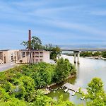 Rollin\' On The River