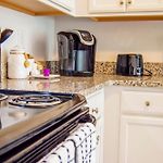 Cozy Condo, Minutes From Broadwy, Sleeps 5