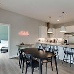 Spacious 2Bd-Close To Everything