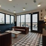 Top Floor Neo Suite, Walk To Broadway & Views