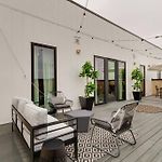 Top Floor Neo Suite, Walk To Broadway & Views