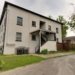 Sleep 8 In Our Cozy Colonial 2Miles From Broadway
