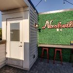 Renovated Pink Palace, Walkable Location