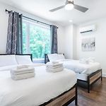 6 Bedroom Quiet Townhome! 6Min To Airport & 15Min To Downtown!