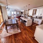 7 Min From Broadway! 3 Bed 2.5 Bath