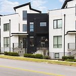 Rooftop Deck Firepit And Garage Walk To 12 South And Restaurants
