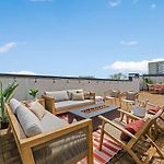 The Hadden House - Rooftop Lounge With Firepit